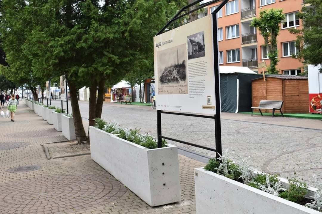 duża donica z betonu architektonicznego